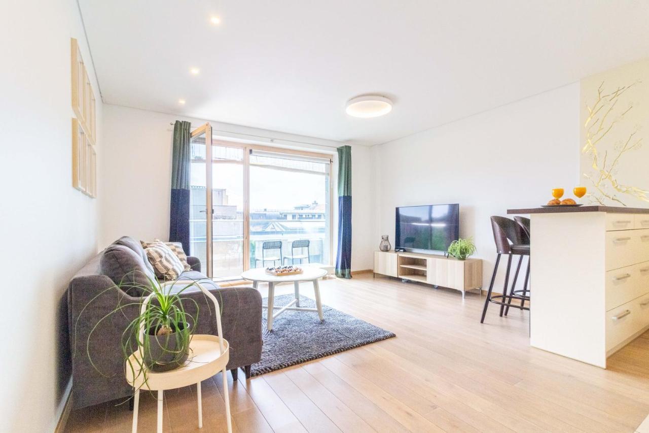 Cohost I Sunny Center Apt, Covered Parking, Balcony & Self Check-In Kaunas Luaran gambar