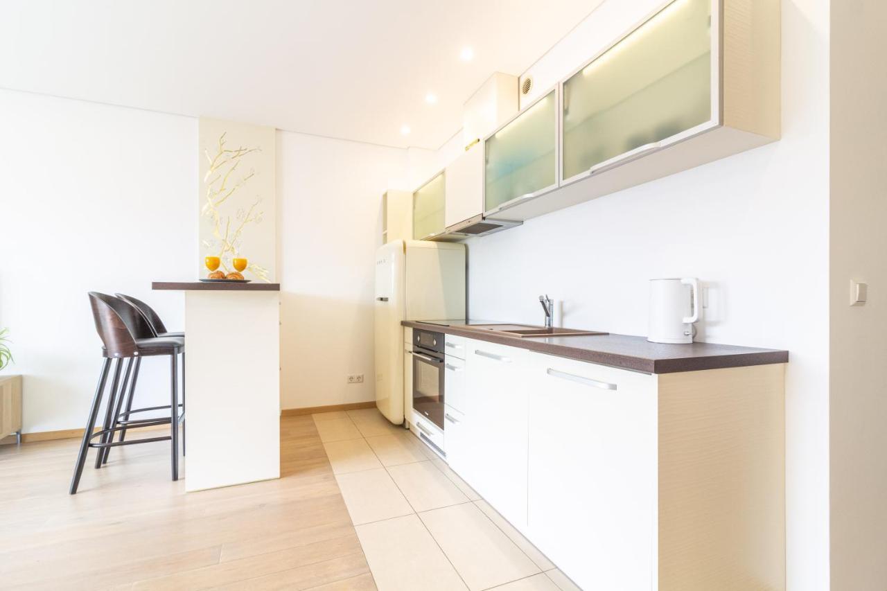 Cohost I Sunny Center Apt, Covered Parking, Balcony & Self Check-In Kaunas Luaran gambar