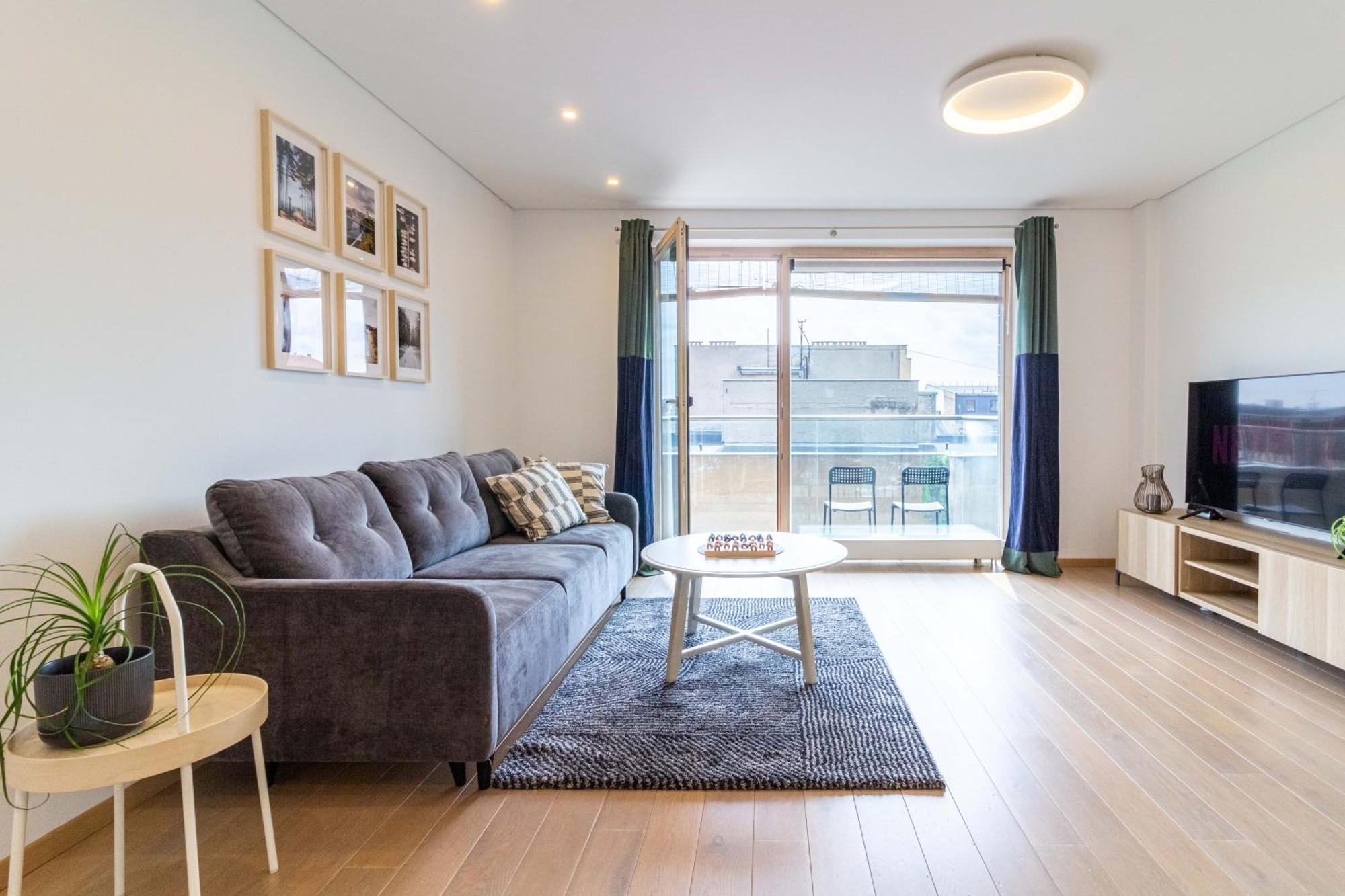 Cohost I Sunny Center Apt, Covered Parking, Balcony & Self Check-In Kaunas Luaran gambar